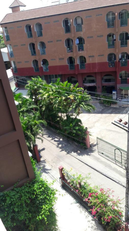 Baankhunmae Apartment Bangkok Ngoại thất bức ảnh